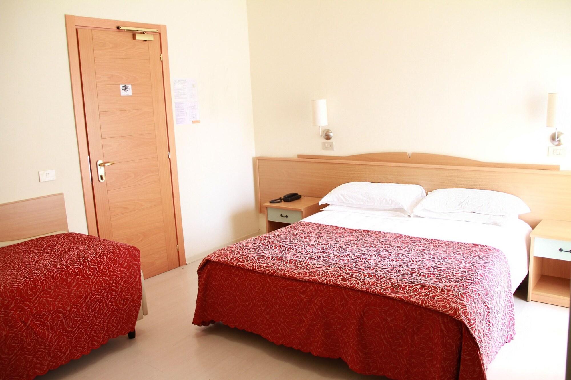 C-Hotels International Cattolica Esterno foto
