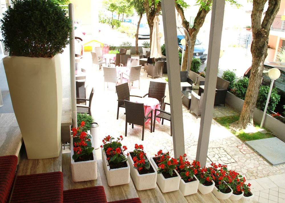 C-Hotels International Cattolica Esterno foto