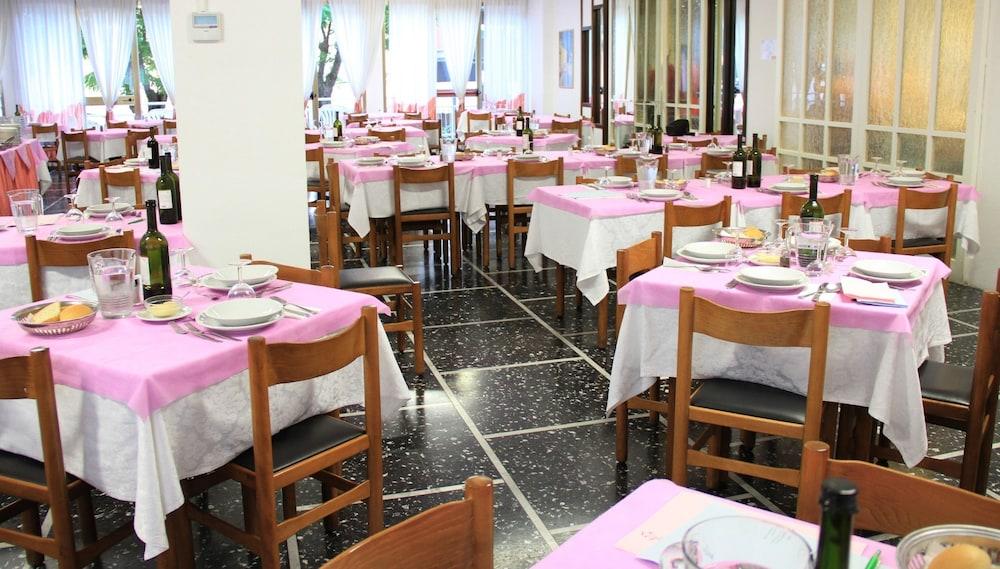 C-Hotels International Cattolica Esterno foto