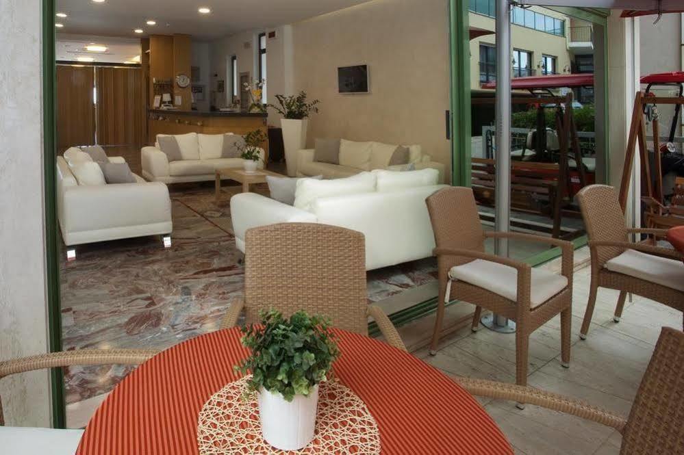C-Hotels International Cattolica Esterno foto