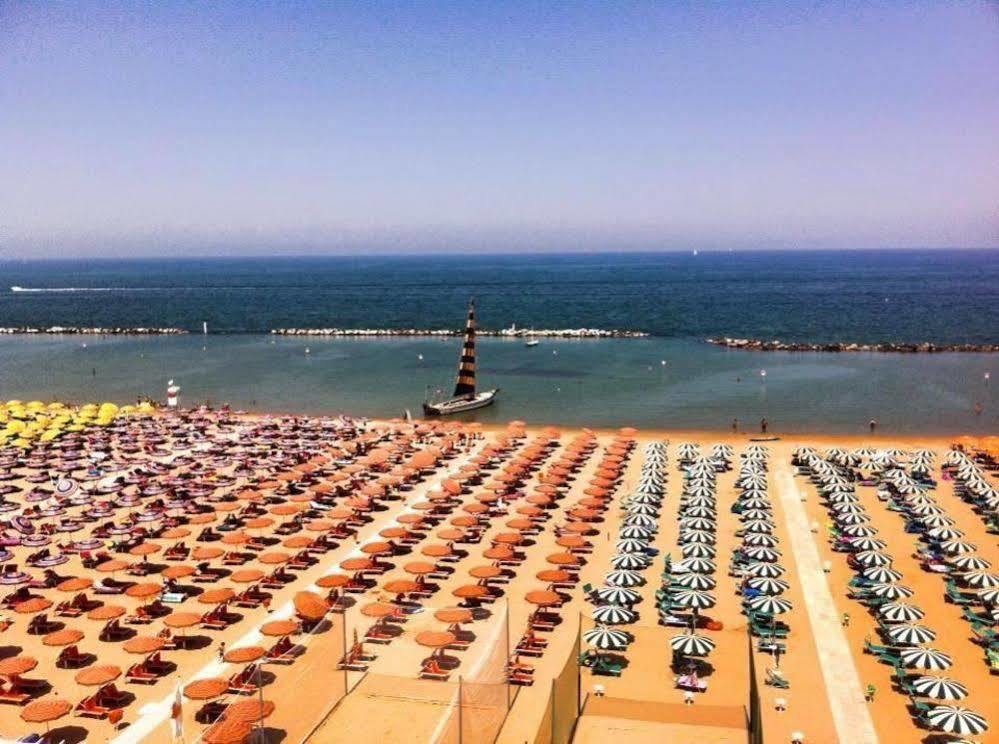 C-Hotels International Cattolica Esterno foto