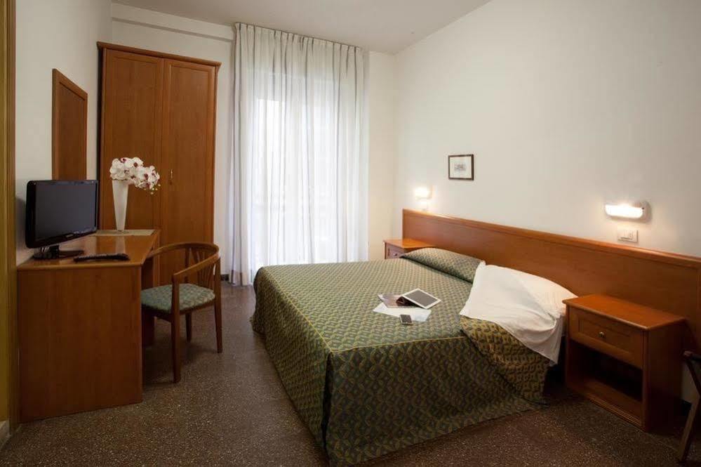 C-Hotels International Cattolica Esterno foto